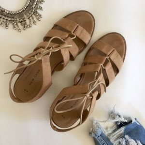 New Look Low Heel Tan Sandal Size 9