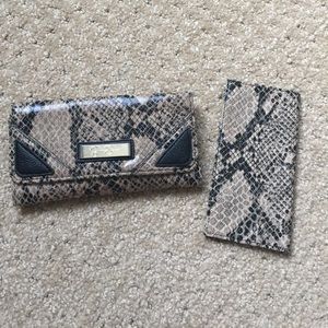 Jessica Simpson wallet