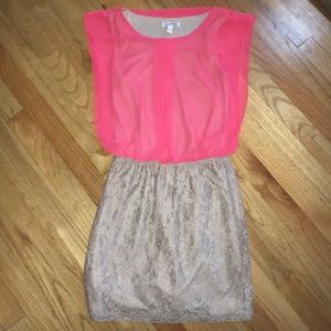 Dress with fitted lace bottom