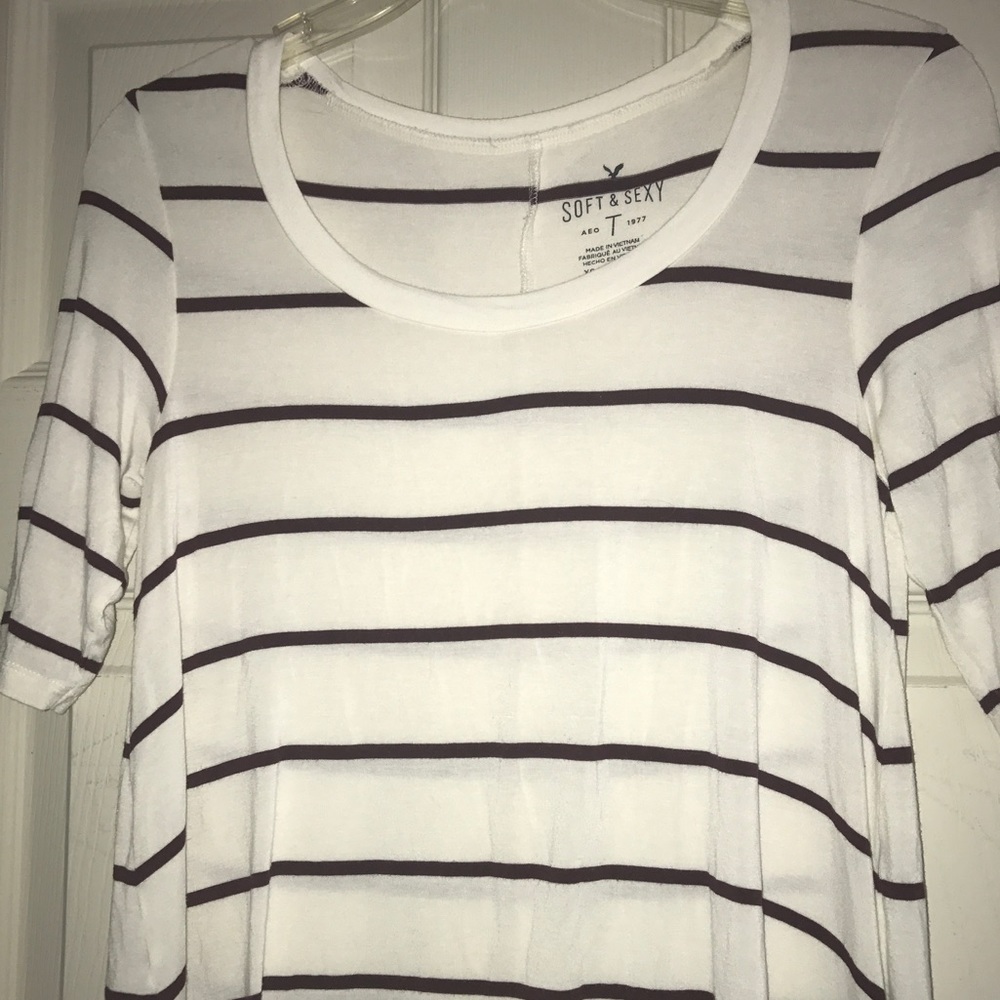 White AEO soft & sexy shirt with burgundy stripes