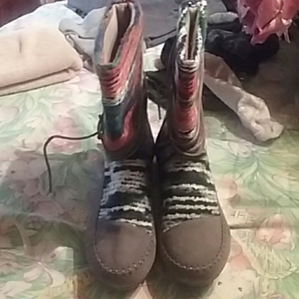 Bohemian Women's size 9 fits a 7more. Brand new.
