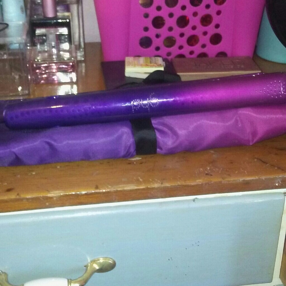 GHD hair straightener