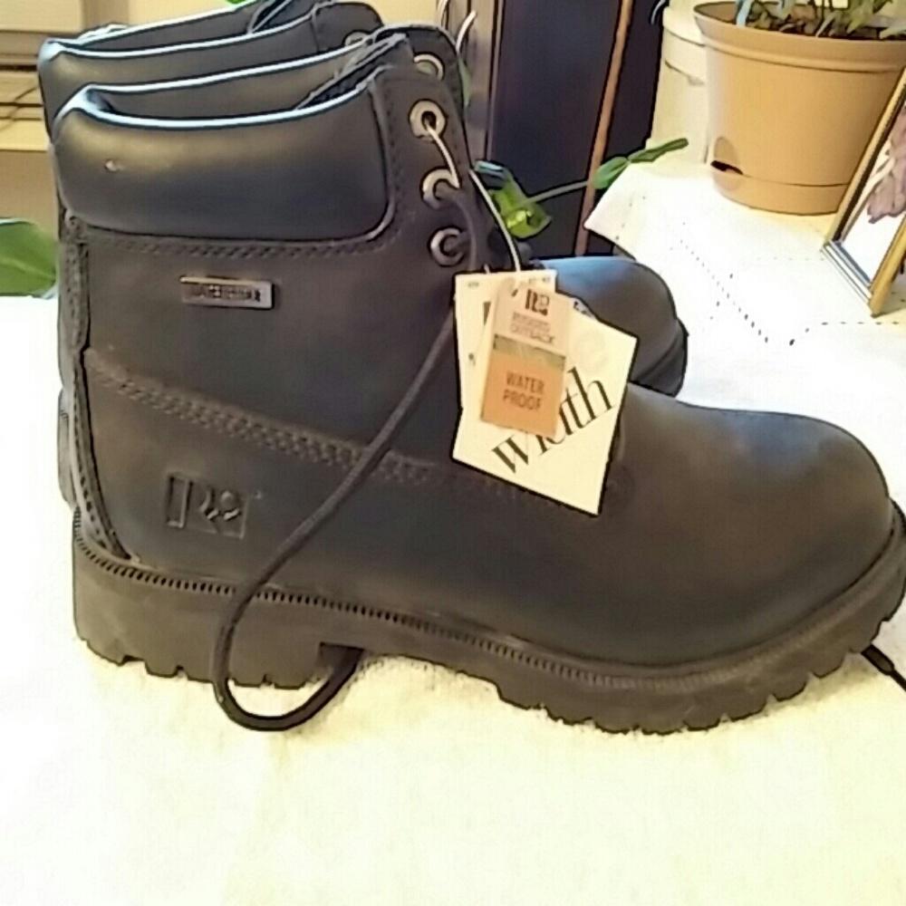 Boot - Picture 2 of 6