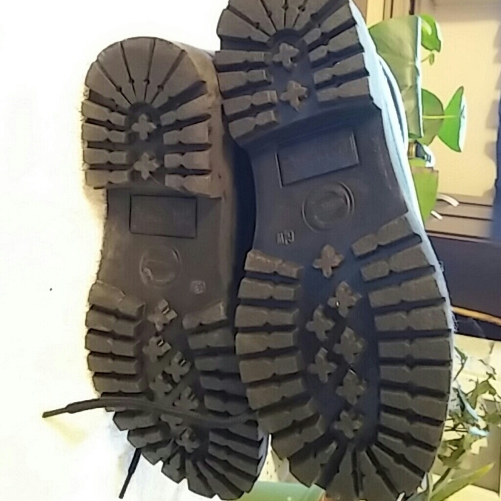 Boot - Picture 4 of 6