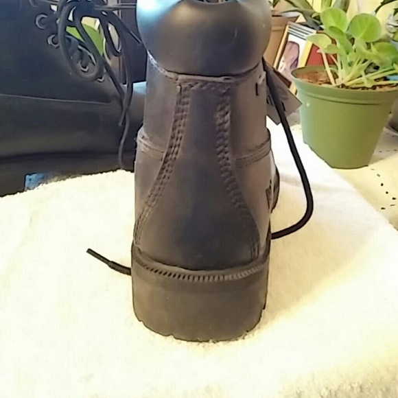 Boot - Picture 3 of 6