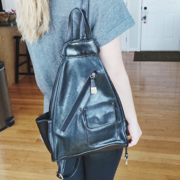Handbags - ❗️Vintage❗️1990's Leather Backpack