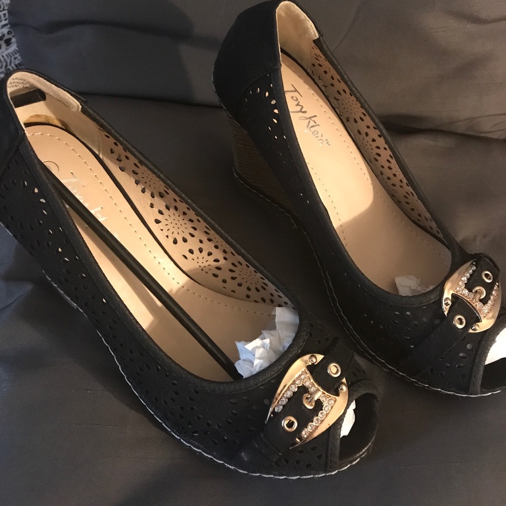 Never Worn Tory Klein wedge sandals