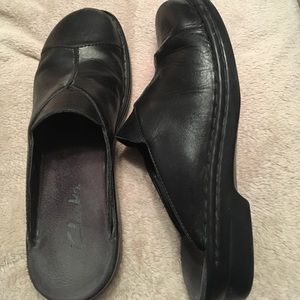 BLACK CLARKS