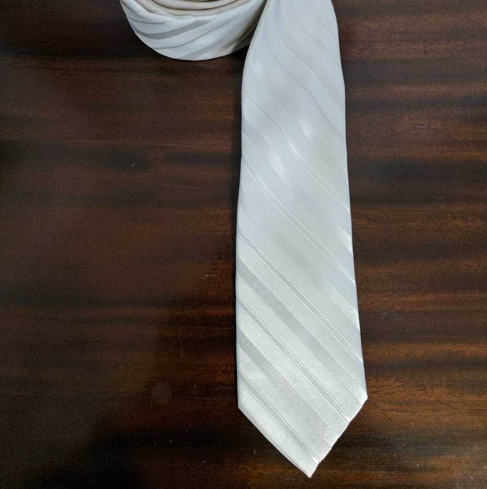 Express tie 100% silk, perfect condition