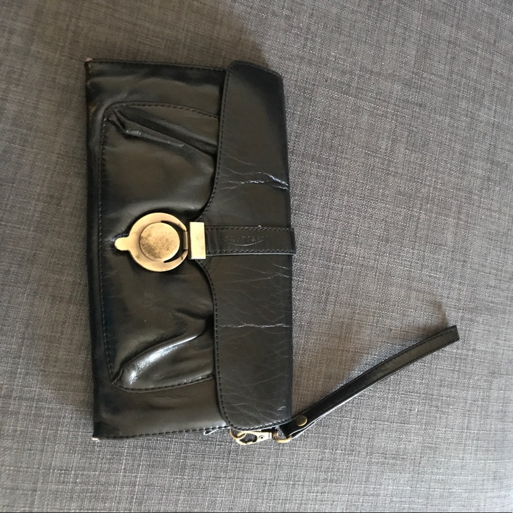 Black clutch