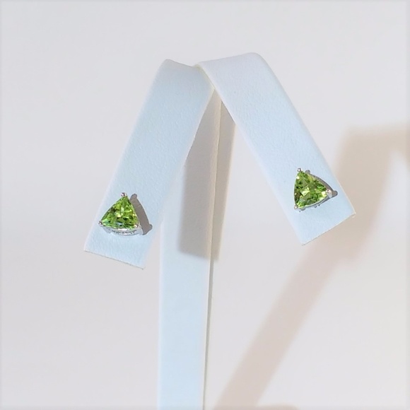Peridot 6mm Trillion 1.5 cttw Earrings - Picture 1 of 2