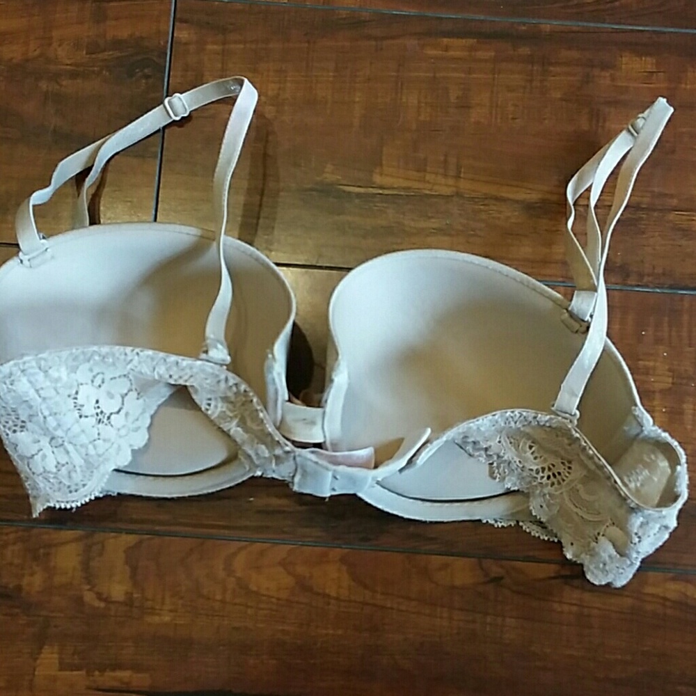 Victoria secret's bra - Picture 2 of 2