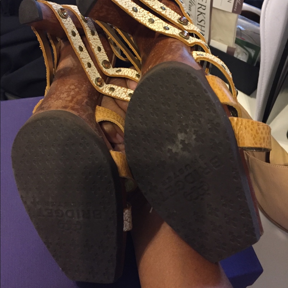 Shoes - Picture 4 of 5