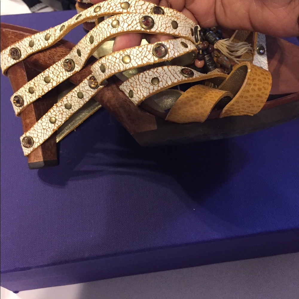 Shoes - Picture 5 of 5