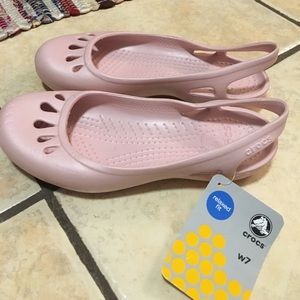 Woman's crocs relaxed fit