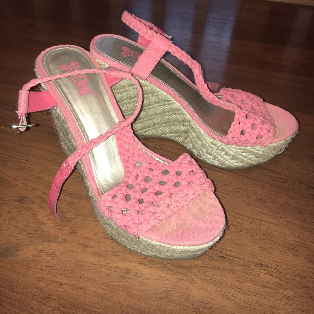 Salmon colored Wedges