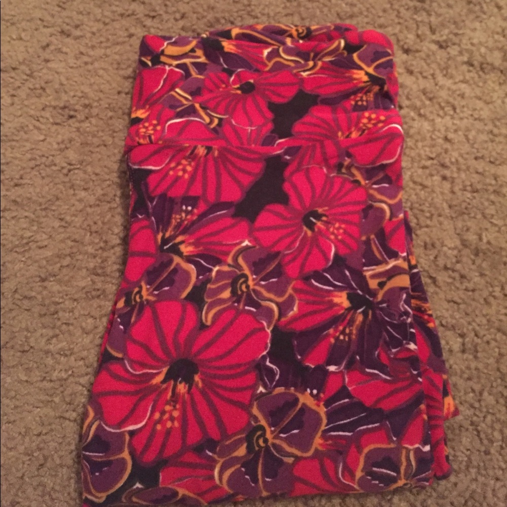 OS Lularoe leggings!
