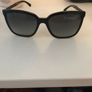 CHANNEL SUNGLASSES PERFECT CONDITION BARLEY WORN