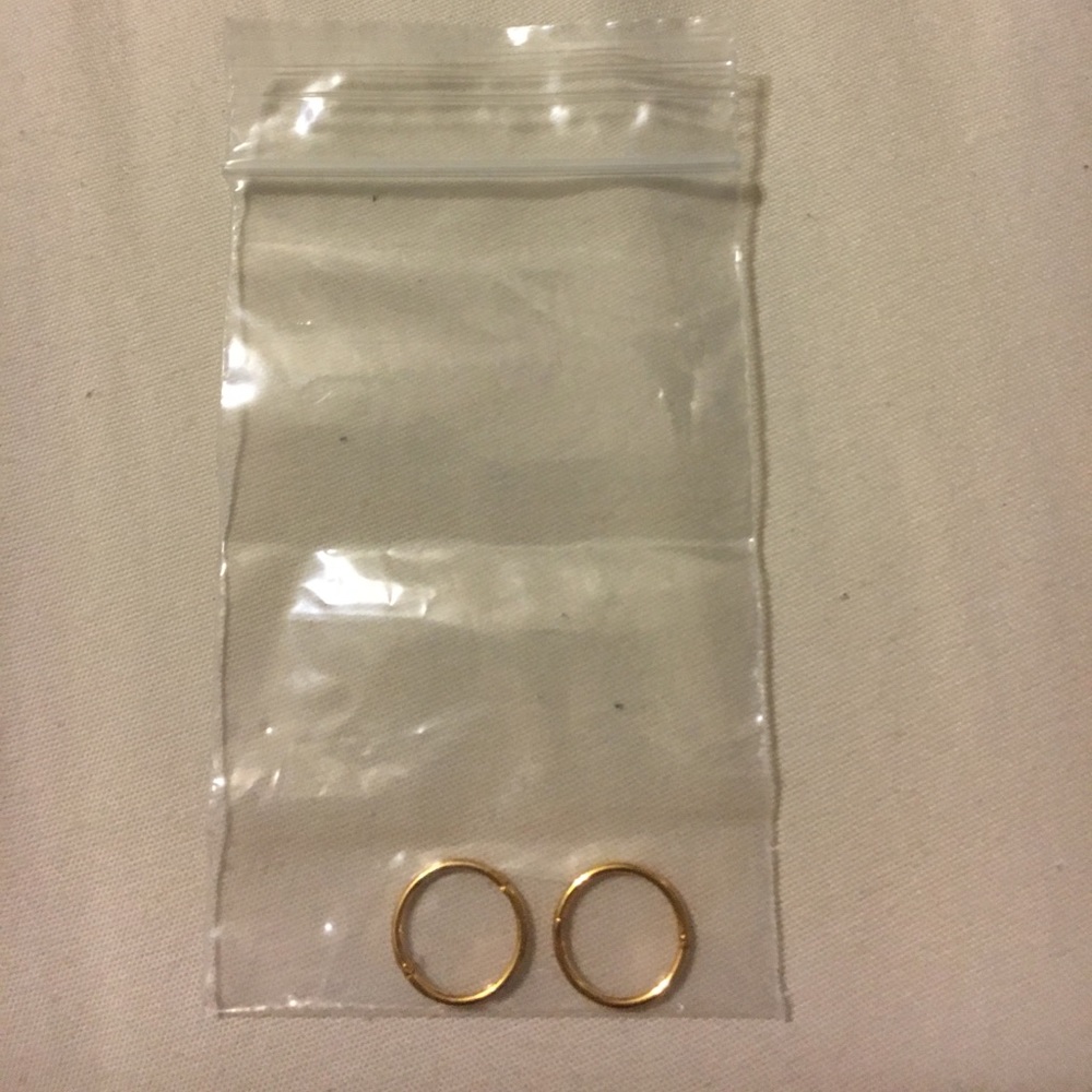 BRAND NEW 18g gold nose hoop