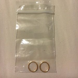 BRAND NEW 18g gold nose hoop