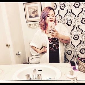 Meet your Posher, Cesia