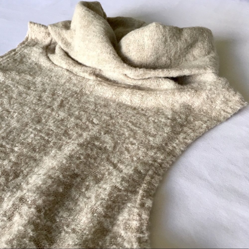 Sleeveless Turtleneck