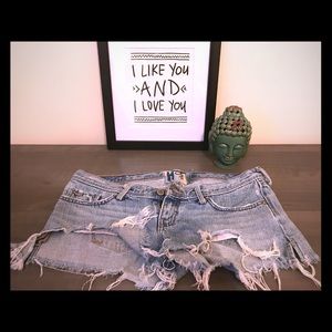 HOLLISTER daisy duke shorts