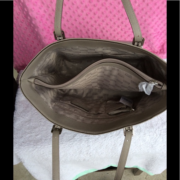 Michael Kors Jet Set Large Pocket Tote - Picture 4 of 4