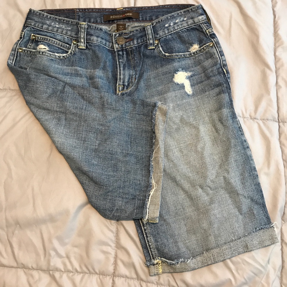 Pre-distressed Bermuda shorts