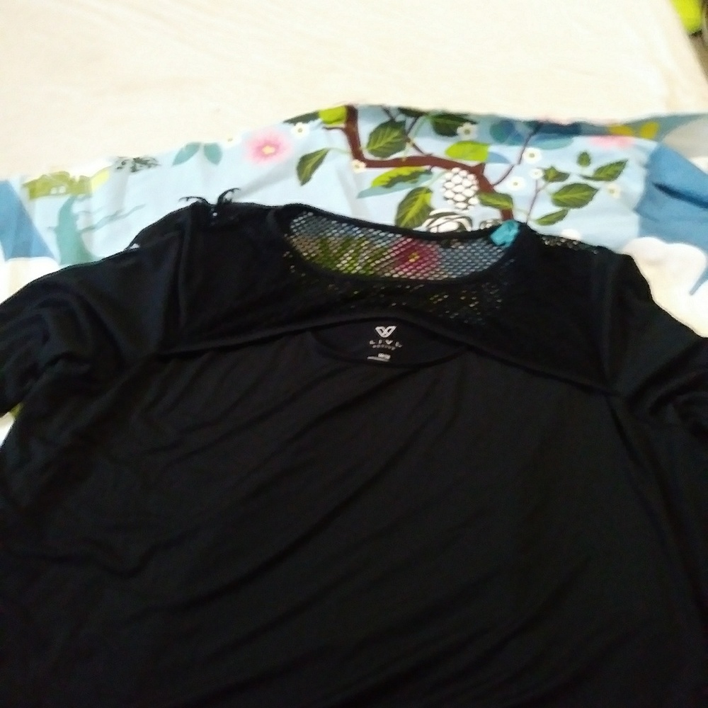 BNWOT 26-28 Spandex/Mesh Net style workout shirt