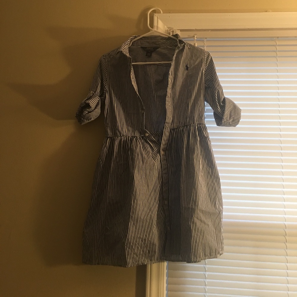 Very nice dress! Perfect condition! Out grew it.