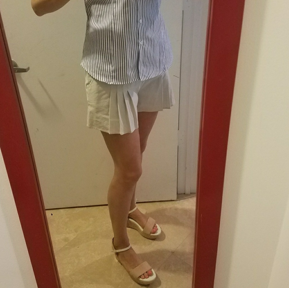 BCBG New Pleated Shorts - NWOT - Picture 2 of 5