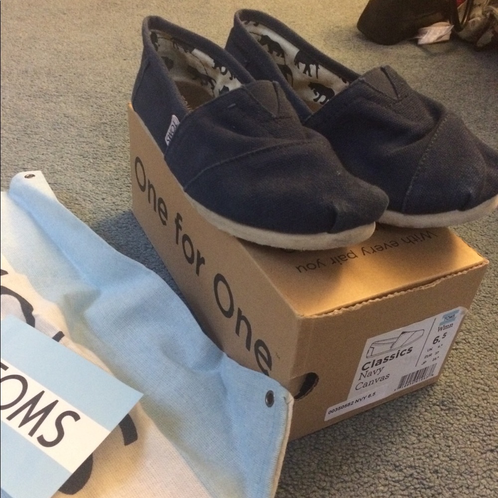 Navy Blue Toms