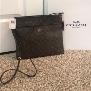 ♥️NWT Coach Monogram Cross Body File Bag♥️