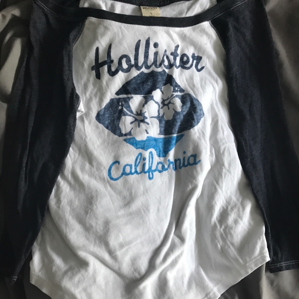 Hollister 3/4 Length Graphic Shirt