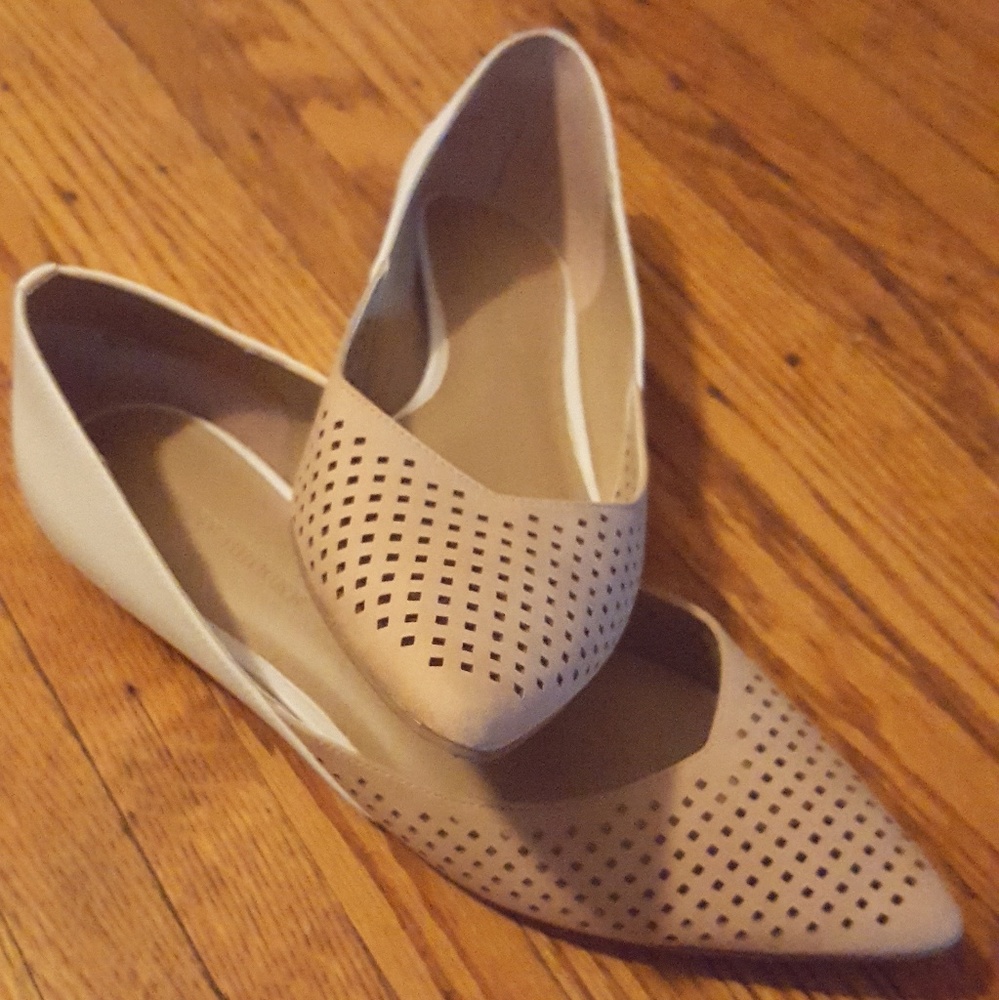 Audrey Brooke tan/white perforated flats