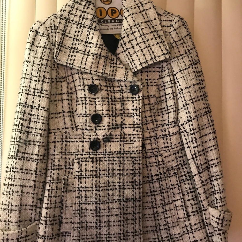 Super chic black & white peacoat