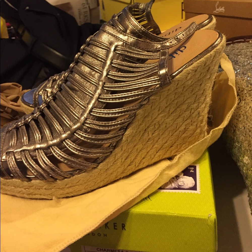 Shoes - Picture 2 of 5