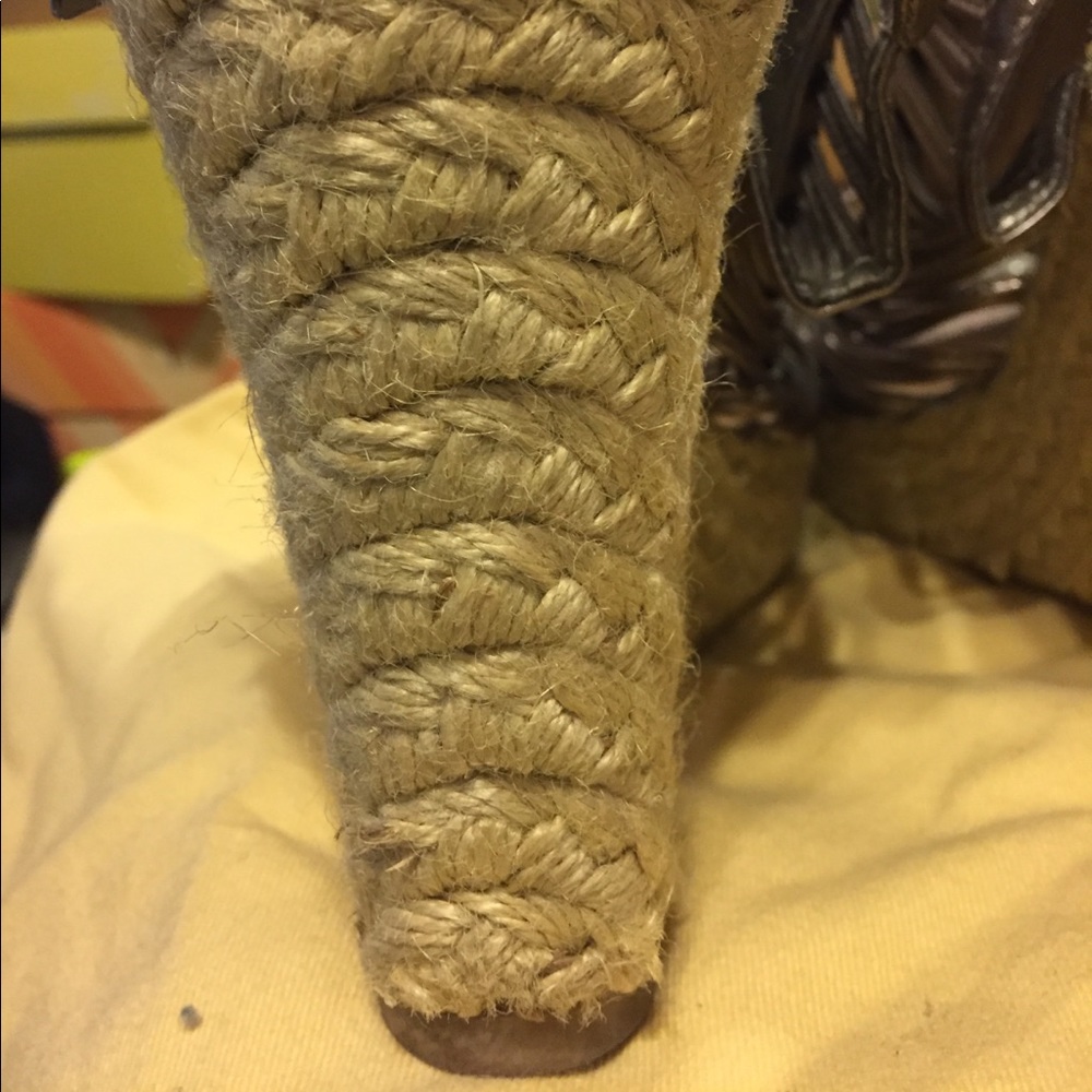 Shoes - Picture 4 of 5
