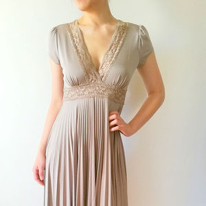[ Soprano ] V-Neck Pleated Dress