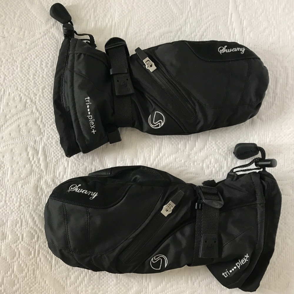 Brand new Swany WATERPROOF Ski/Board mittens!