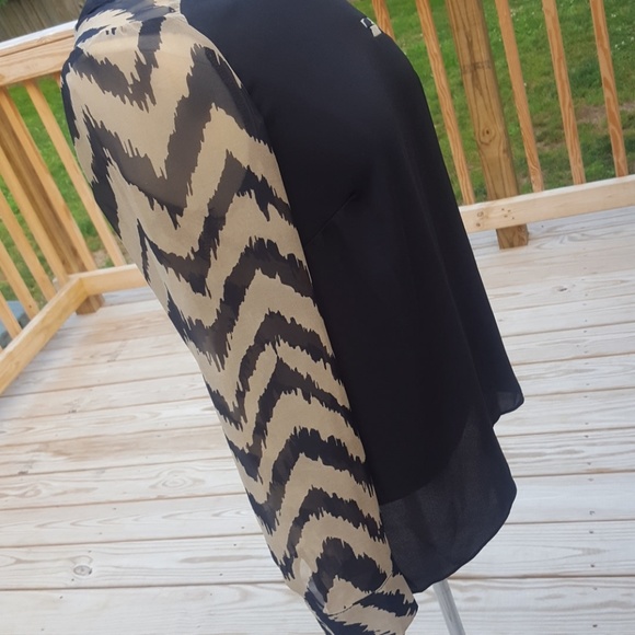 Black & tan chevron tunic (XS) - Picture 3 of 4