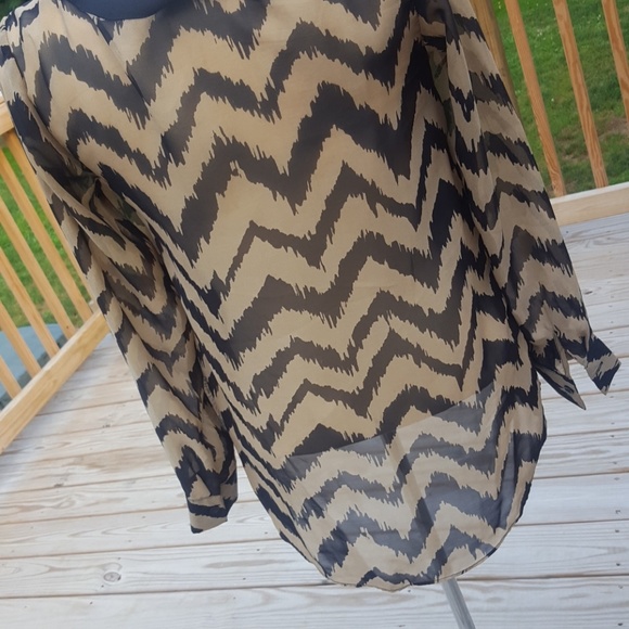 Black & tan chevron tunic (XS) - Picture 4 of 4