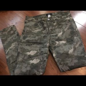BDG camo skinny jeans