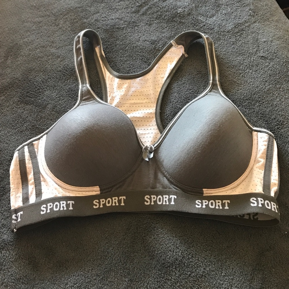 > Padded sports bra <