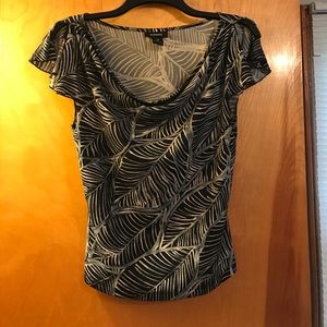 ⭐️FLATTERING⭐️ Express 2piece top and skirt set!