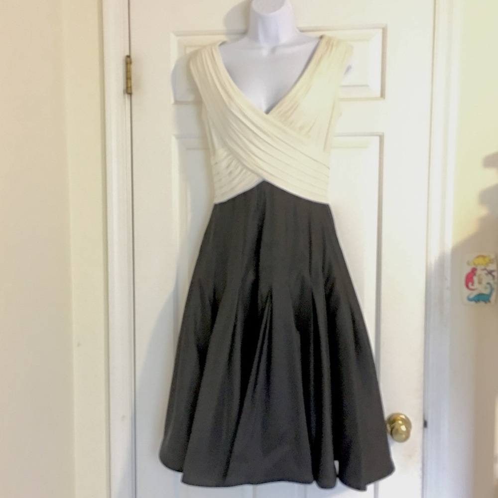 ❤️REPOSH❤️Adrianna Papell Cocktail/Occasion Dress