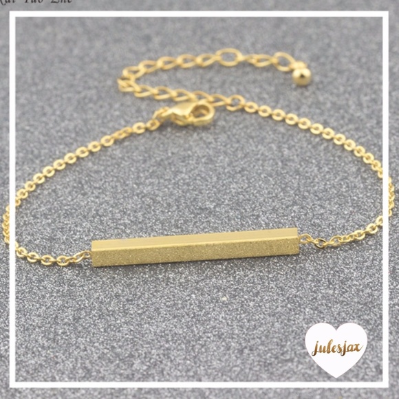 Jewelry - Gold sparkle bar bracelet