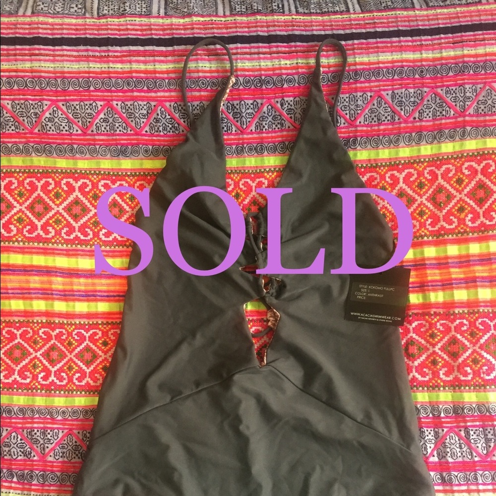 *SOLD* NWT Acacia Swimwear Kokomo Anthracit L