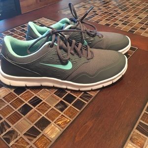 Nike Shoes DRS Women's Size 7.5